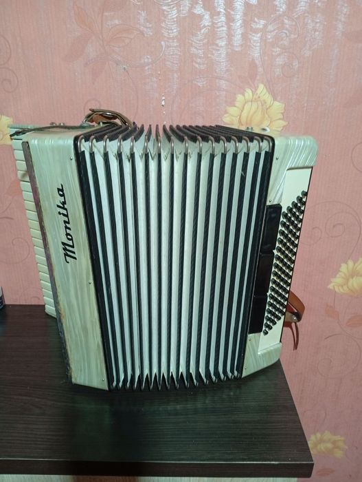 Аккордеон Monika Германия