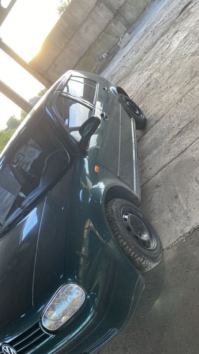 Volkswagen Golf 4.  1,4 бензин