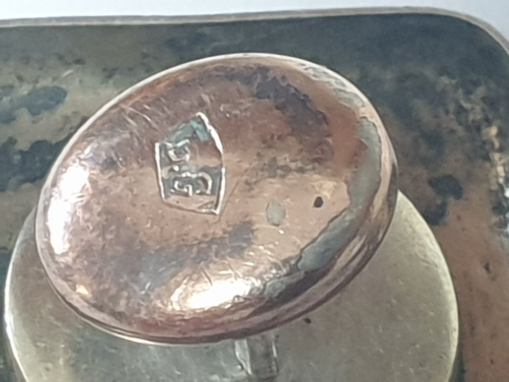 Par de antigos botões de punho com monogramas em prata dourada