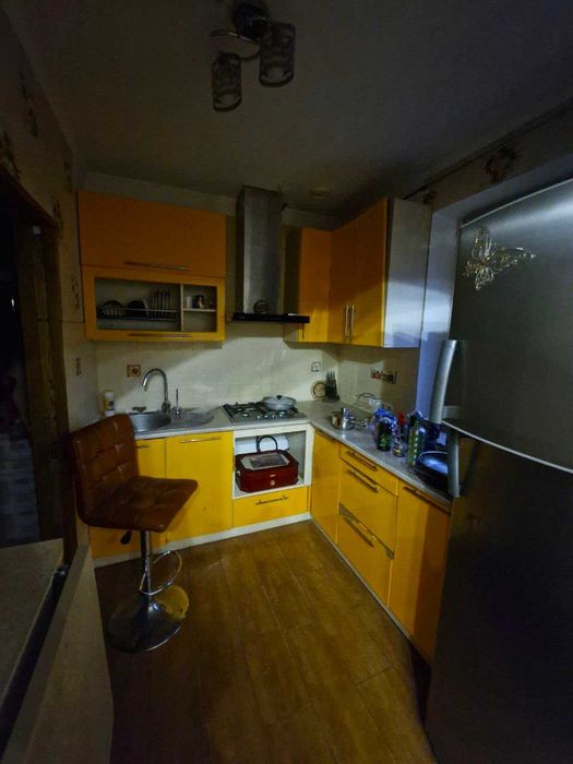 Продам приватну садибу з готовим бізнесом у сфері перетяжки меблів