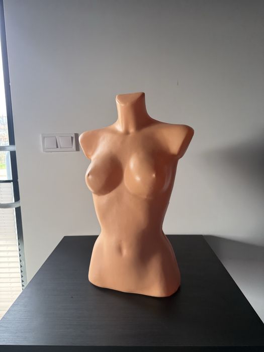 Manekin damski plaskikowy