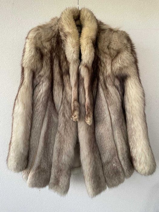 Casaco pele de raposa verdadeiro com patinhas na gola