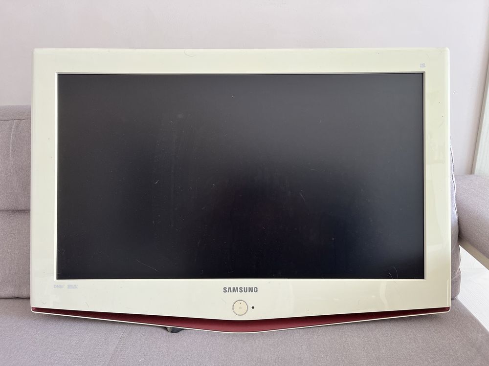 Телевізор Samsung Le32r71W 32*  білий