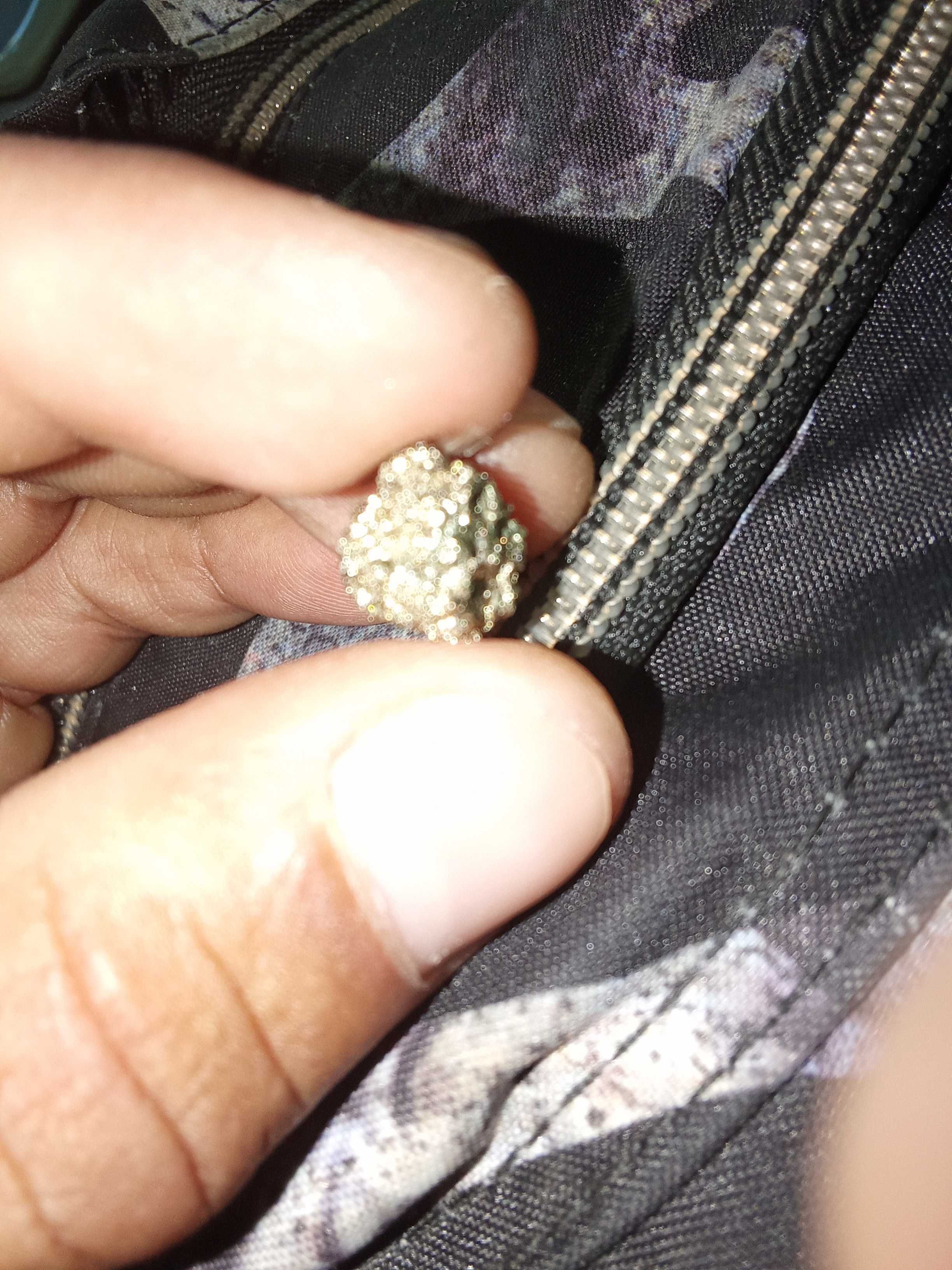 Vendo pedra não sei o certo quanto vale nem que pedra é