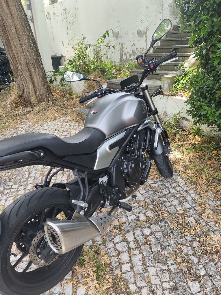 Voge 500AC em ótimo estado