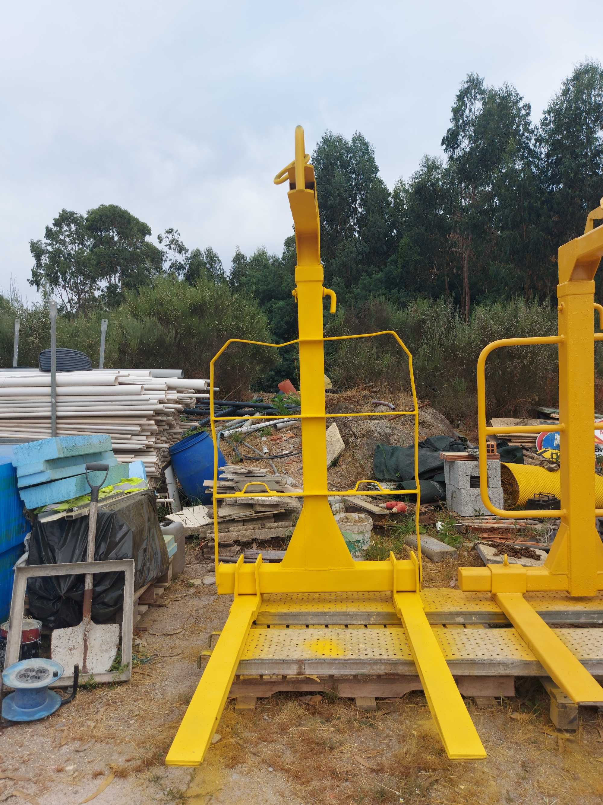 3 Porta Paletes de Grua 2000kg com Garfo e Altura Reguláveis