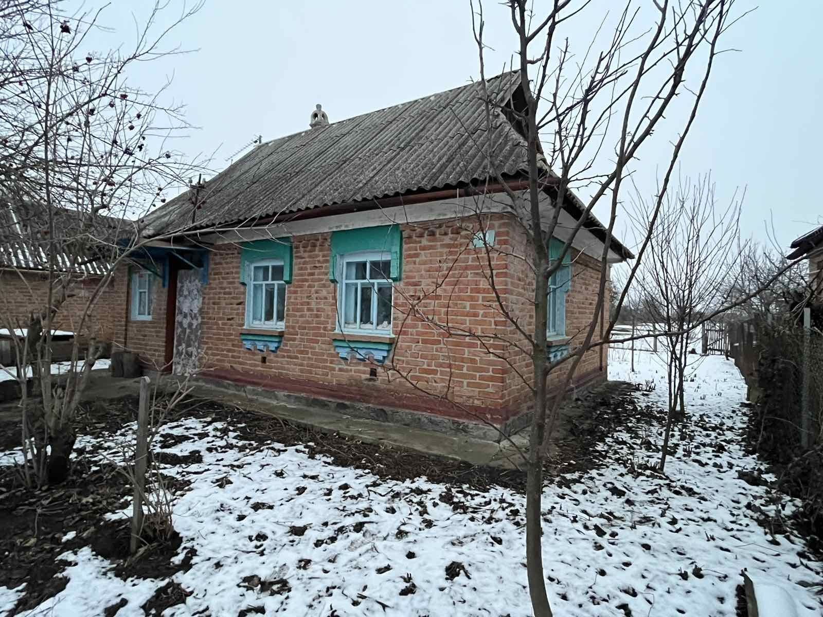 Продам житловий будинок з земельною ділянкою в селі Малі Крушлинці