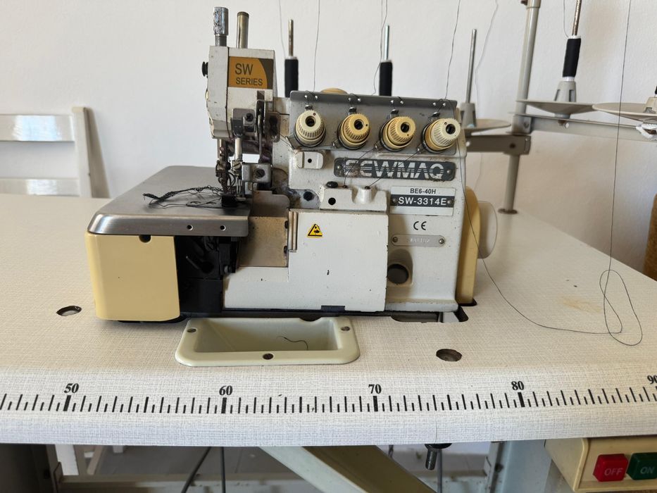 Máquina de Corta e Cose Sewmaq
