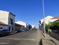 Moradia terrea de 3 assoalhadas com quintal em Moura