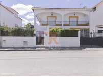 Moradia Isolada Duplex T4 com garagem para espaço comercial , Quint...