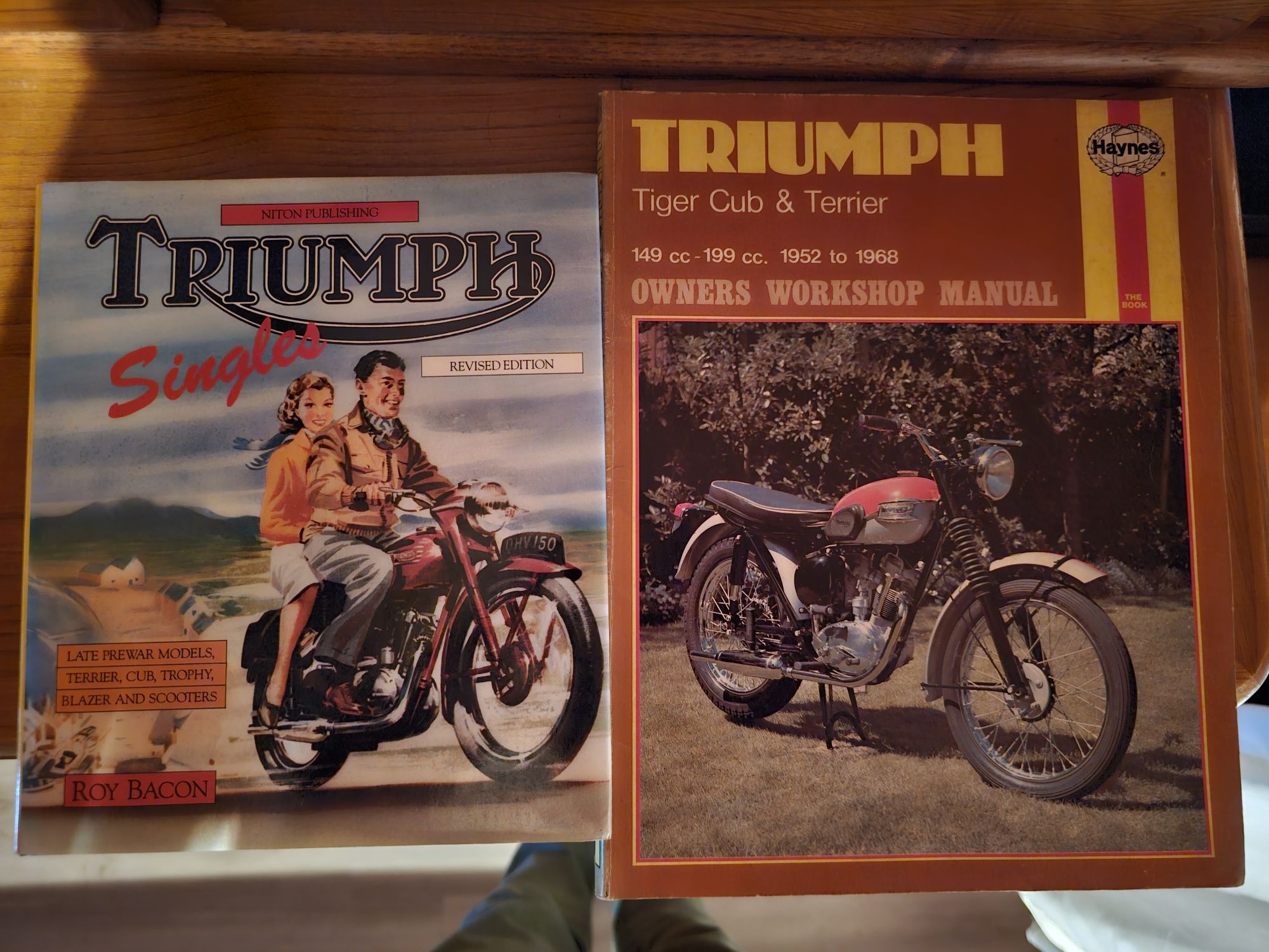 Livros e Manual Triumph