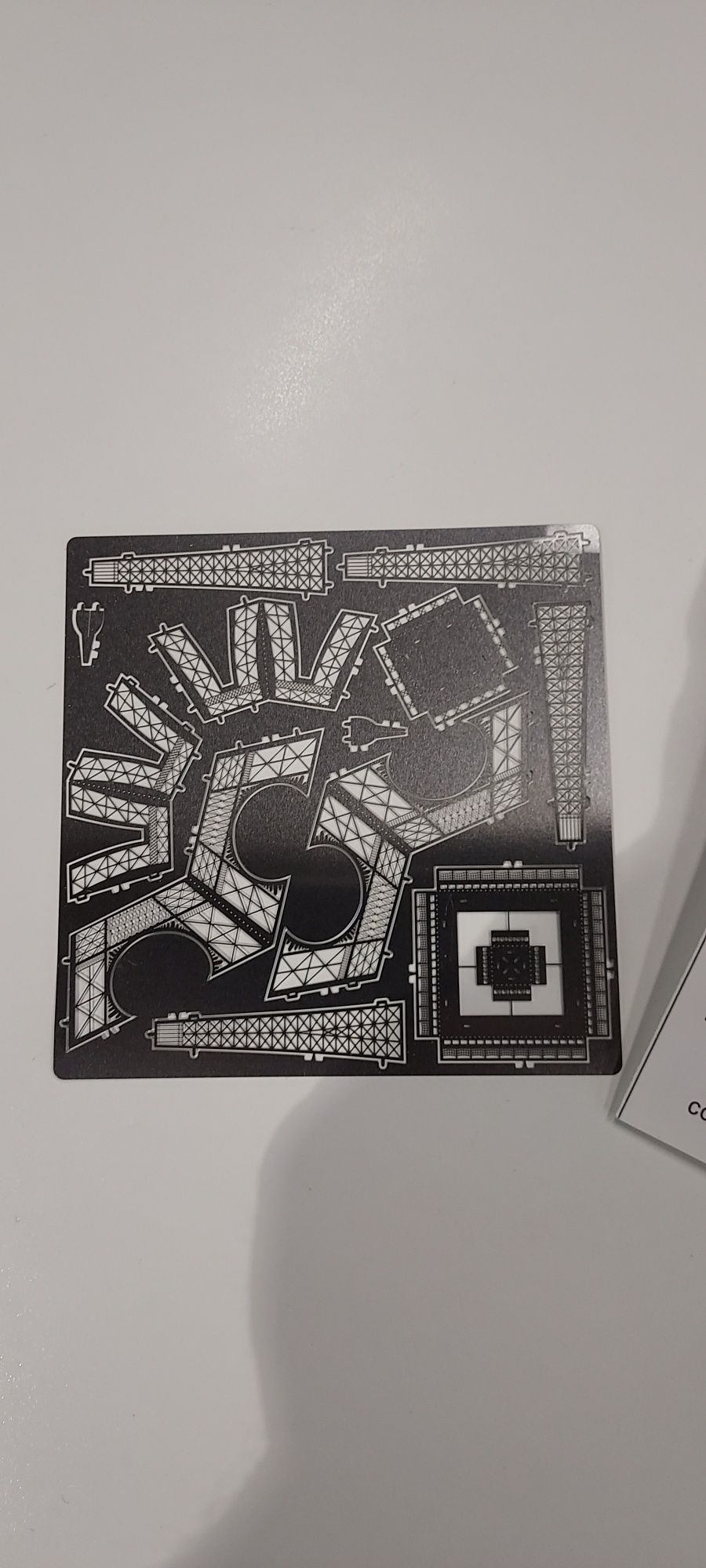 Wieża Eiffla puzle metalowe 3D seria kolekcjonerska budowle świata.