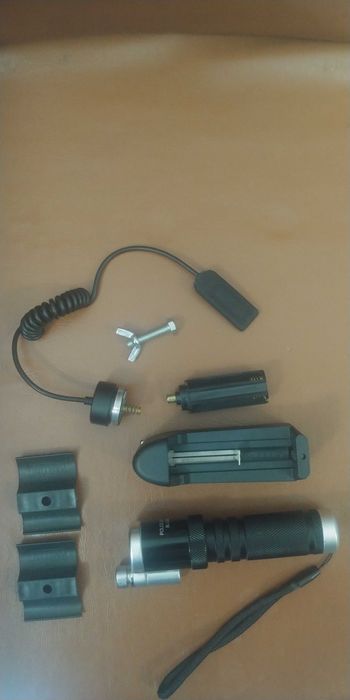 Лазерний ліхтарик із виносною кнопкою