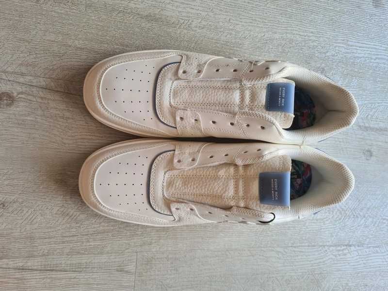 Ténis brancos Rick e Morty