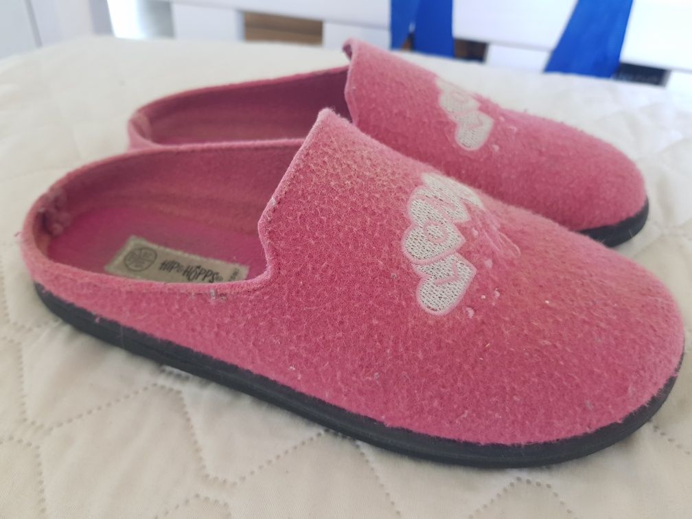 Różowe filcowe kapcie firmy Hip&Hopps r. 33