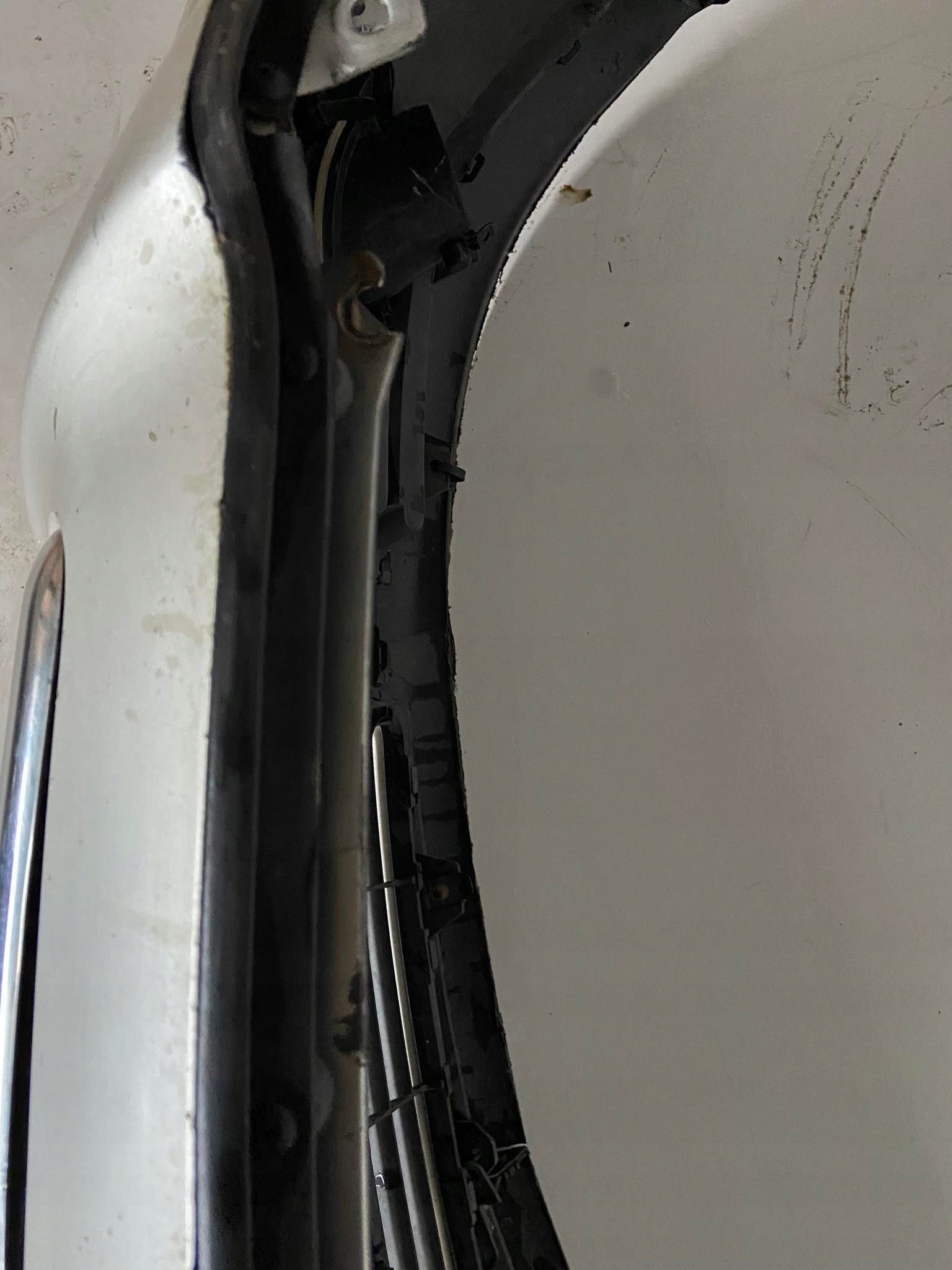 Zderzak Przedni Grill Toyota Avensis T25