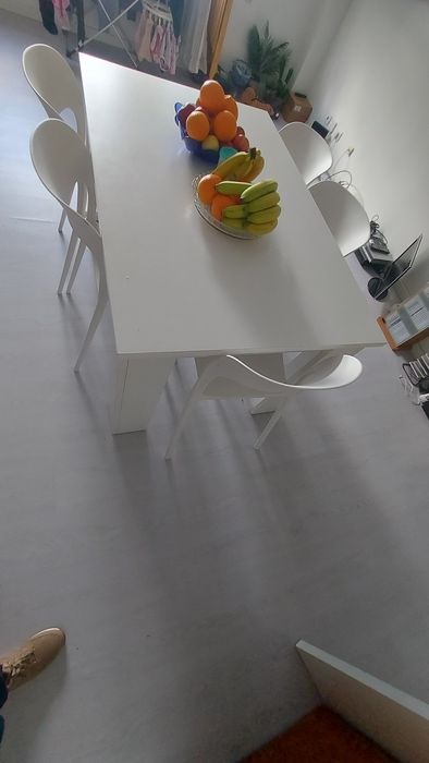 Vendo mesa de sala e 6 cadeiras