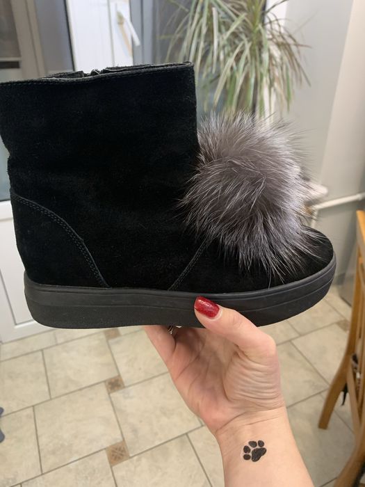 Зручні замшеві чобітки – теплі та стильні