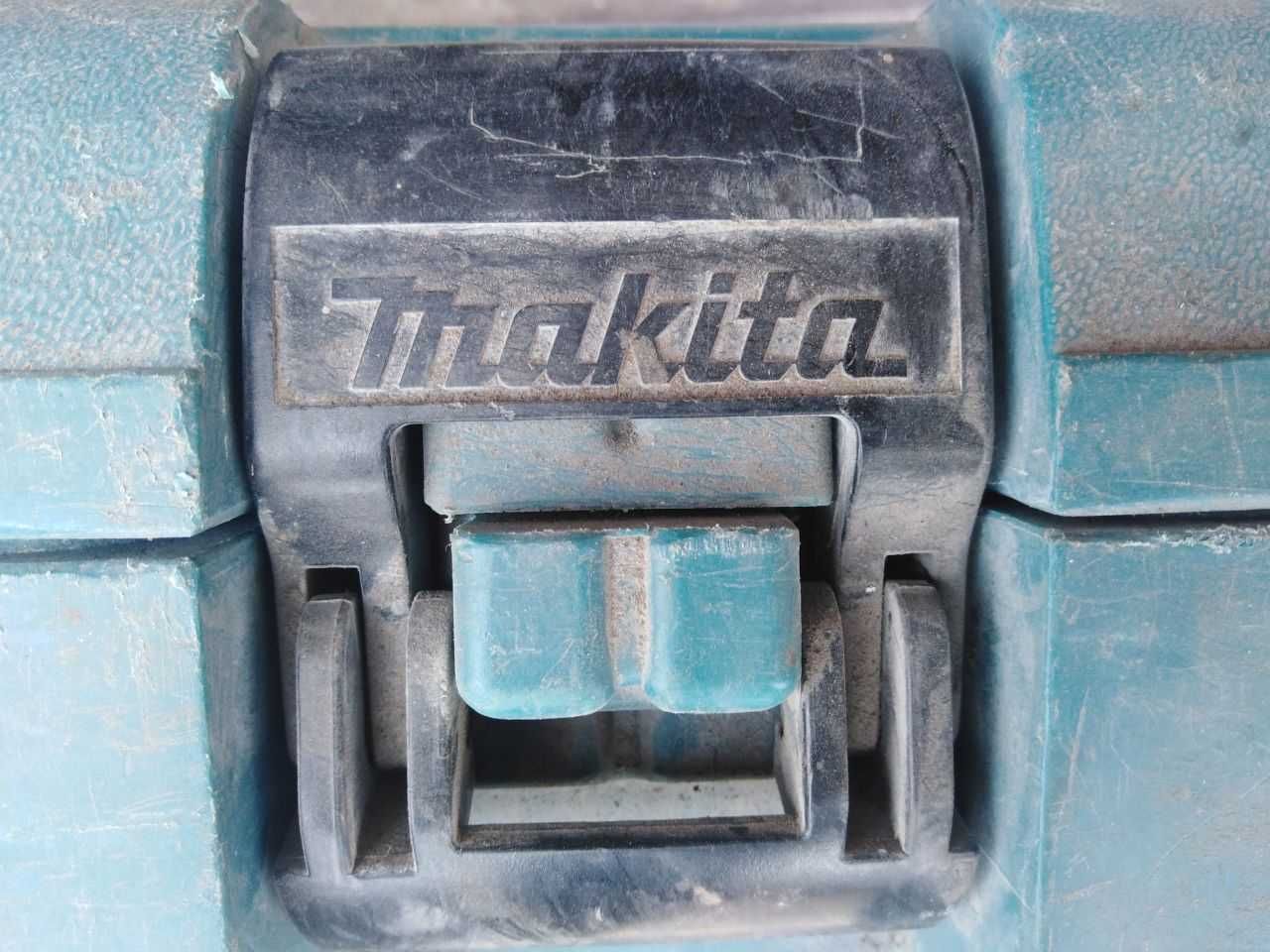 перфоратор MAKITA HR 4000C