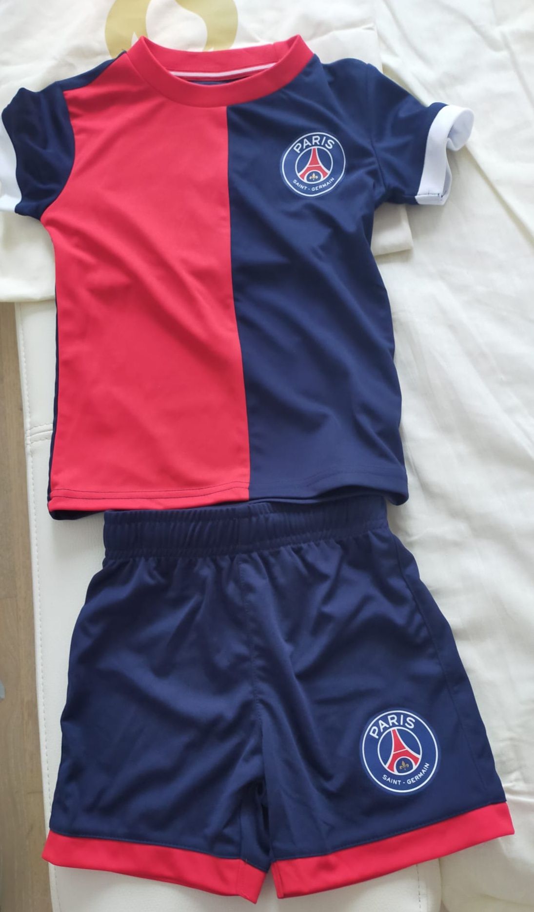 Dres Francja - PARIS, piłka nożna  roz. 104cm, 3-4 latka