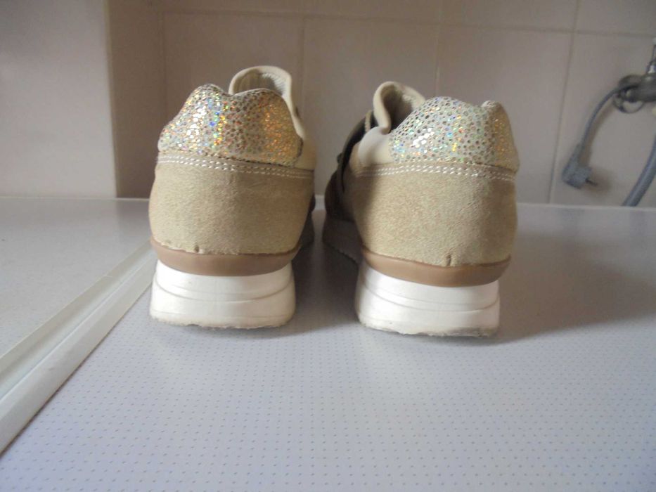 sapatilhas de mulher cor bege