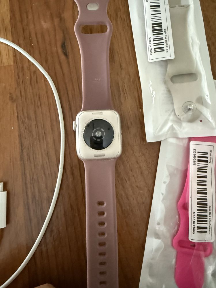 Smartwatch Apple Watch SE (2nd Gen) GPS 40 mm beżowy z paskiem S/M