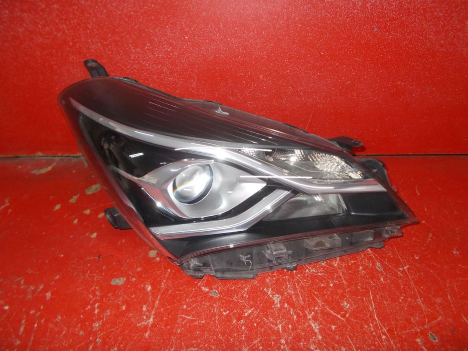 TOYOTA YARIS III LIFT 17- LAMPA PRAWA SOCZEWKA PRZÓD PRZEDNIAPRZÓD PRZEDNIA