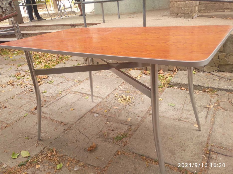 Продаю: столи, м,які лавки. Були у вжитку.У гарному стані.