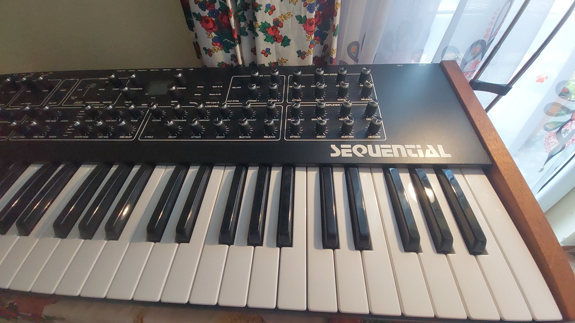 Syntezator analogowy SEQUENTIAL Cirquit Prophet Rev2 16 Keyboard