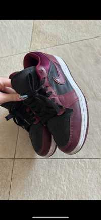 Jordan 1 Low Bordo/Black