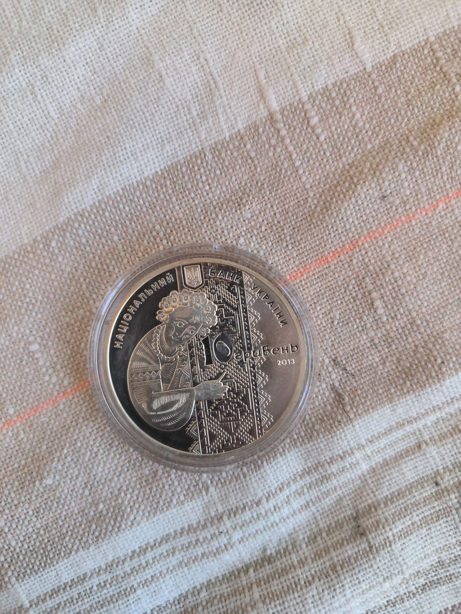 Сорібна монета 10 грн, вишиванка.