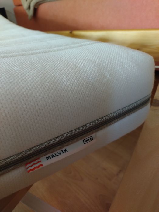 Łóżko drewniane 80x200 ze stelażem i materacem