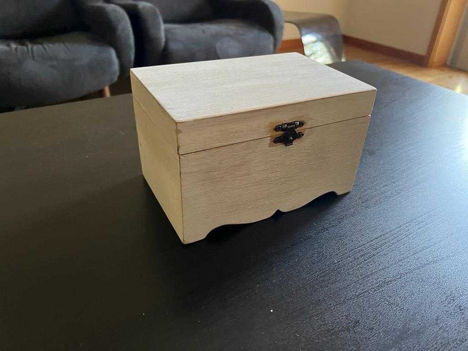 Caixa em madeira como nova