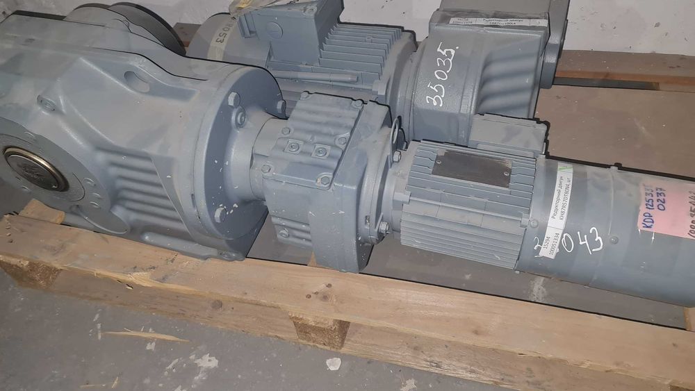 Мотор-редуктор двоступеневий SEW 0,75 кВт 3,2 об/хв з гальмом 1990 Nm!