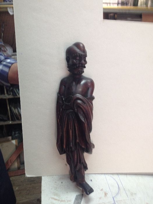 Estatueta esculpida em madeira Vintage