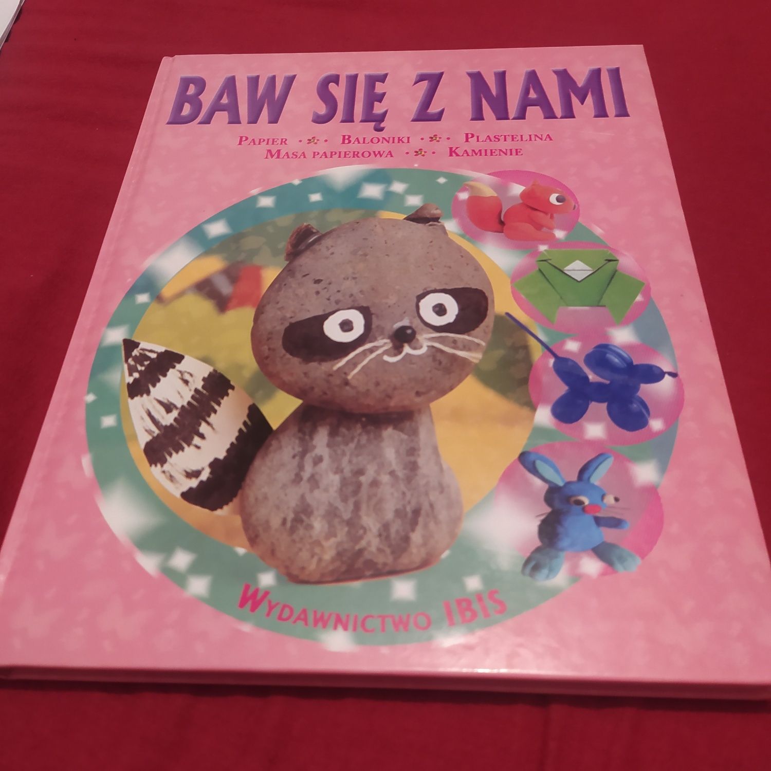 Baw się z nami. Papier, baloniki, plastelina, masa papierowa, kamienie