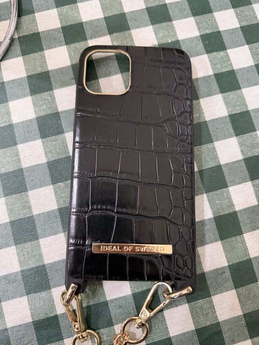 Capa iphone 11 da marca “Ideal of Sweden”