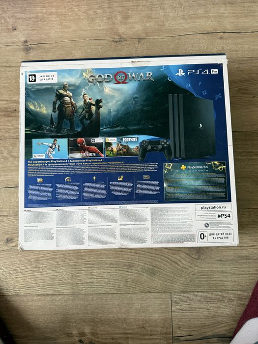 PlayStation 4 Pro 1TB + 2 геймпада + 5 игр + аксессуары