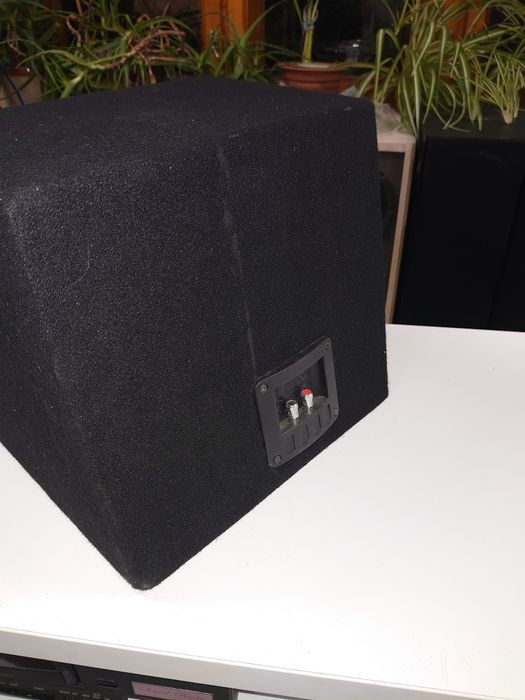 Автомобильный сабвуфер 10" Jensen