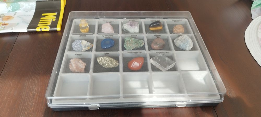 Kolekcja MINERAŁY ŚWIATA National Geographic + pudełko