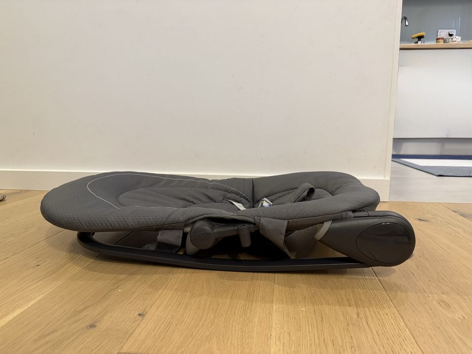 Bujaczek leżaczek Chicco Hoopla szary do 18kg