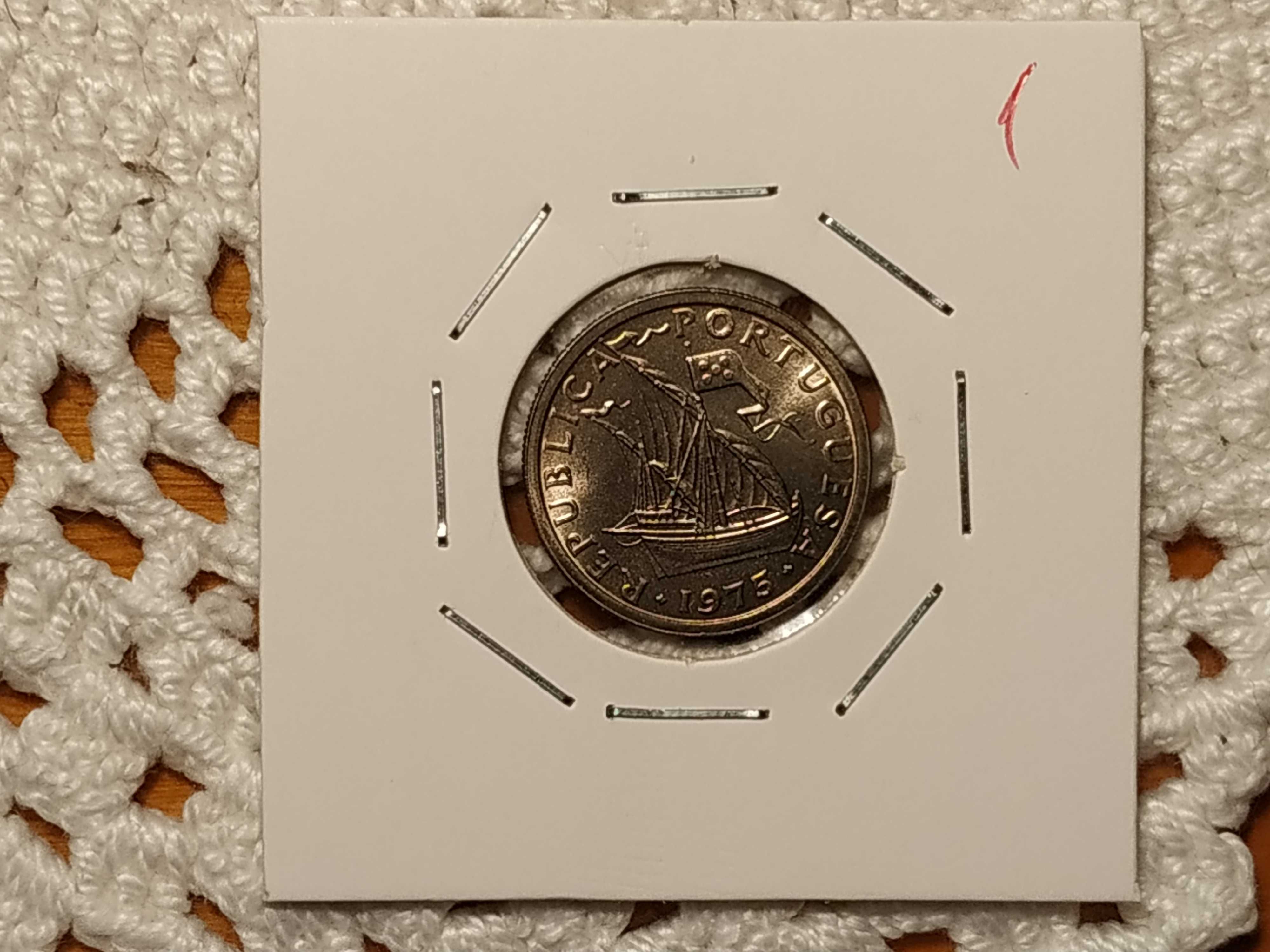 Portugal - moeda de 2,5 escudos de 1975
