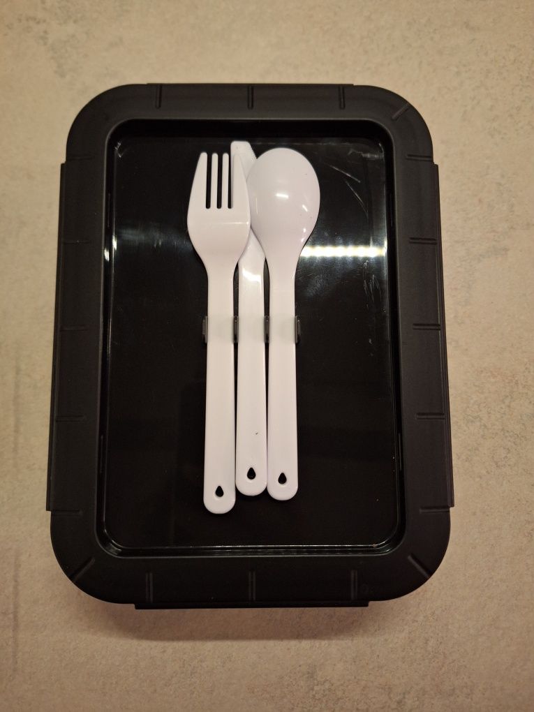 Lanch box ze sztućcami