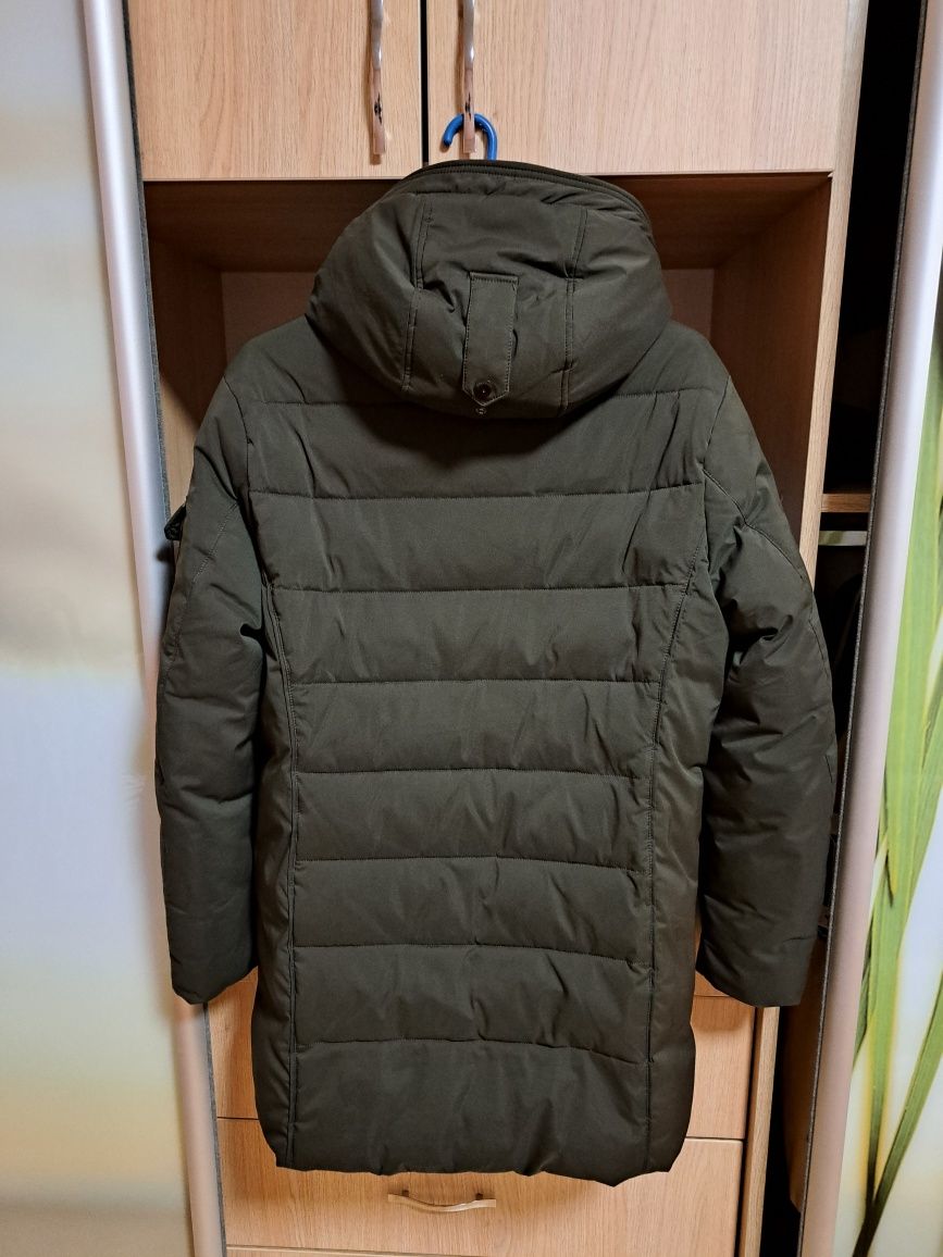Продам зимову чоловічу куртку.