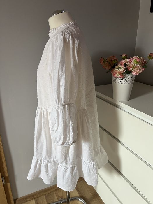 Sukienka biała Zara falbany r. XL jak nowa