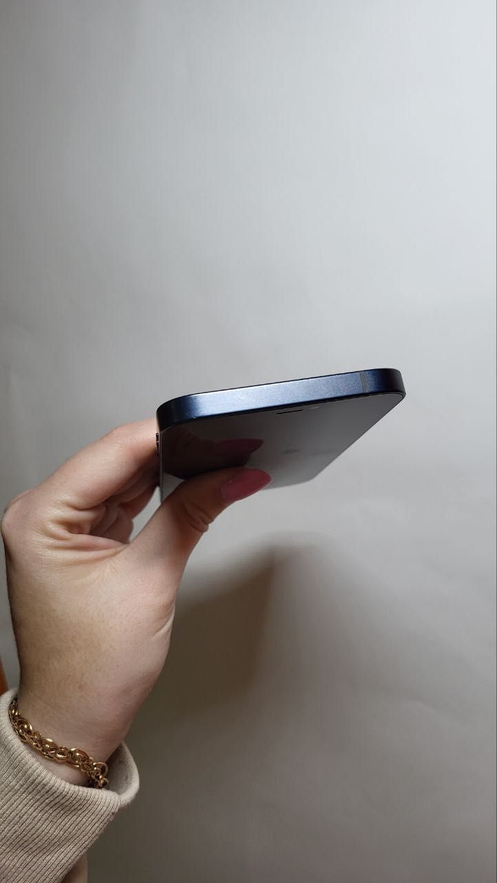 iPhone 12 64 GB + AirPods Pro 2 в подарунок