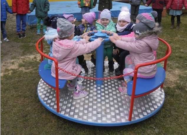 Plac zabaw karuzela platformowa na publiczny plac zabaw