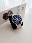 Srebrny smartwatch GT5 Pro