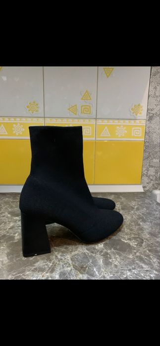 Ботинки на каблуке (38р)