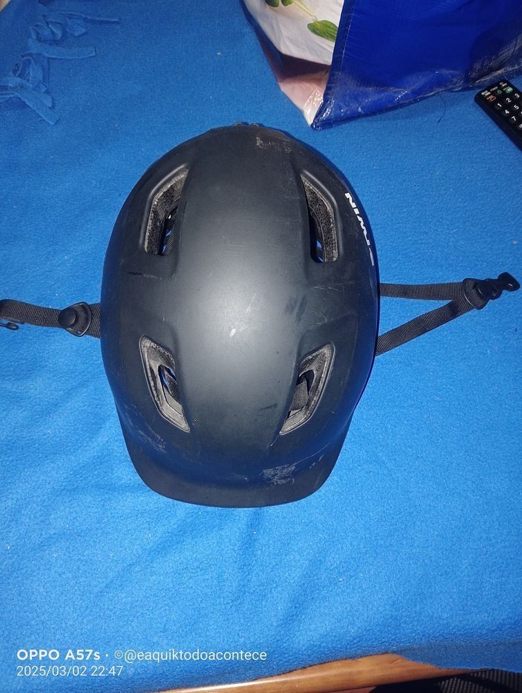 Capacete b-twin para bike , BTT, , trotinete  novo